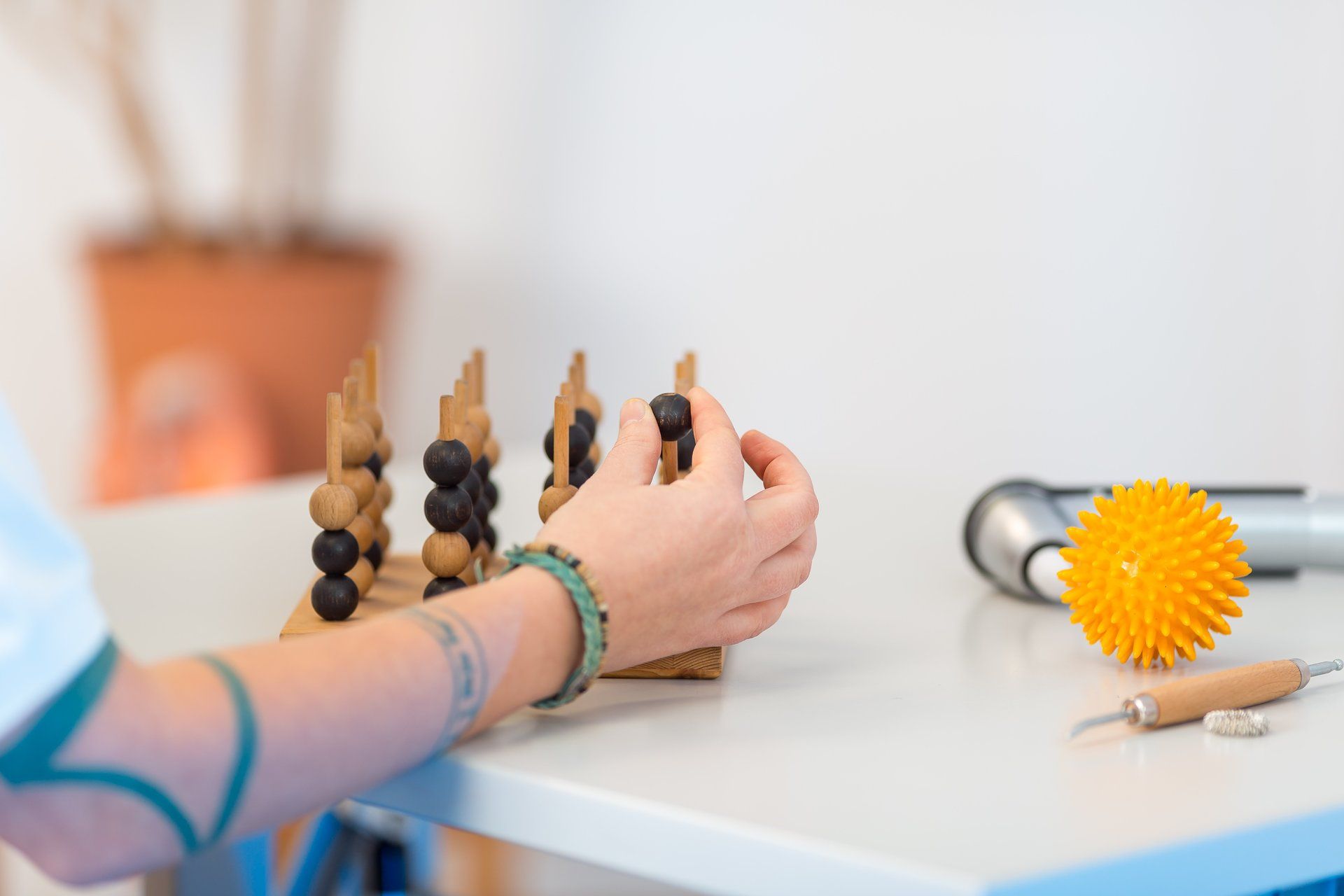 Moderner Therapieraum der Physiotherapie-Praxis GRZ Sternstraße in Dresden Mickten